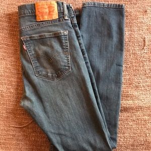Men’s medium wash jeans